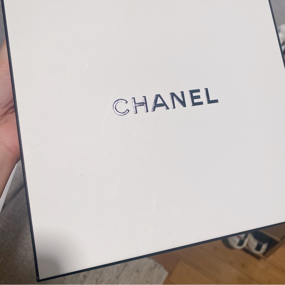 Chanel Gift Box - Picture 4 of 4